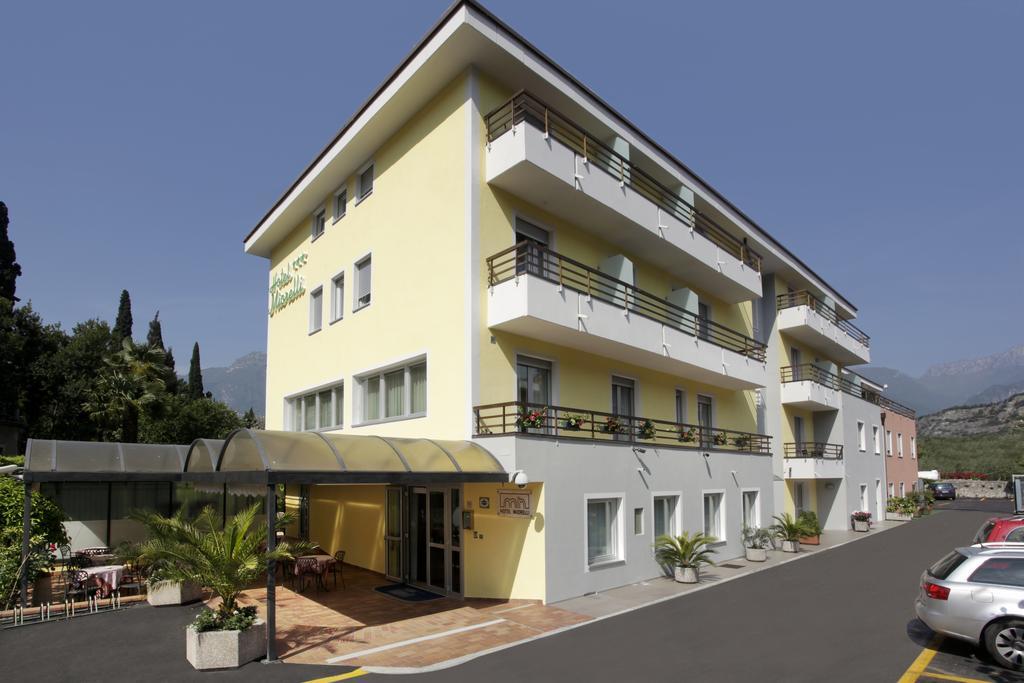 Hotel Miorelli Torbole Sul Garda Buitenkant foto