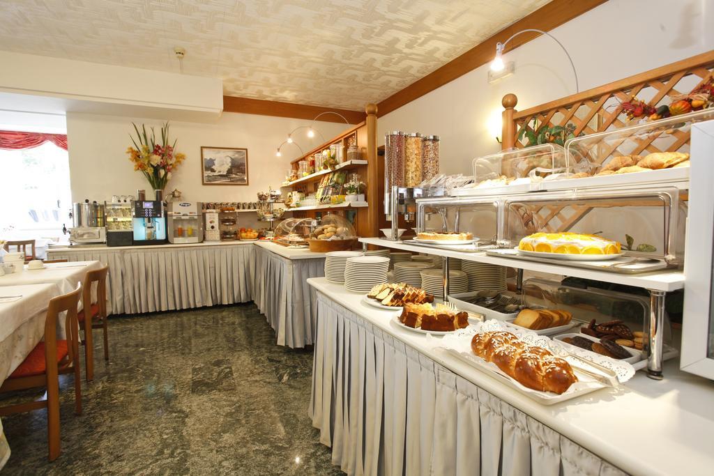 Hotel Miorelli Torbole Sul Garda Buitenkant foto