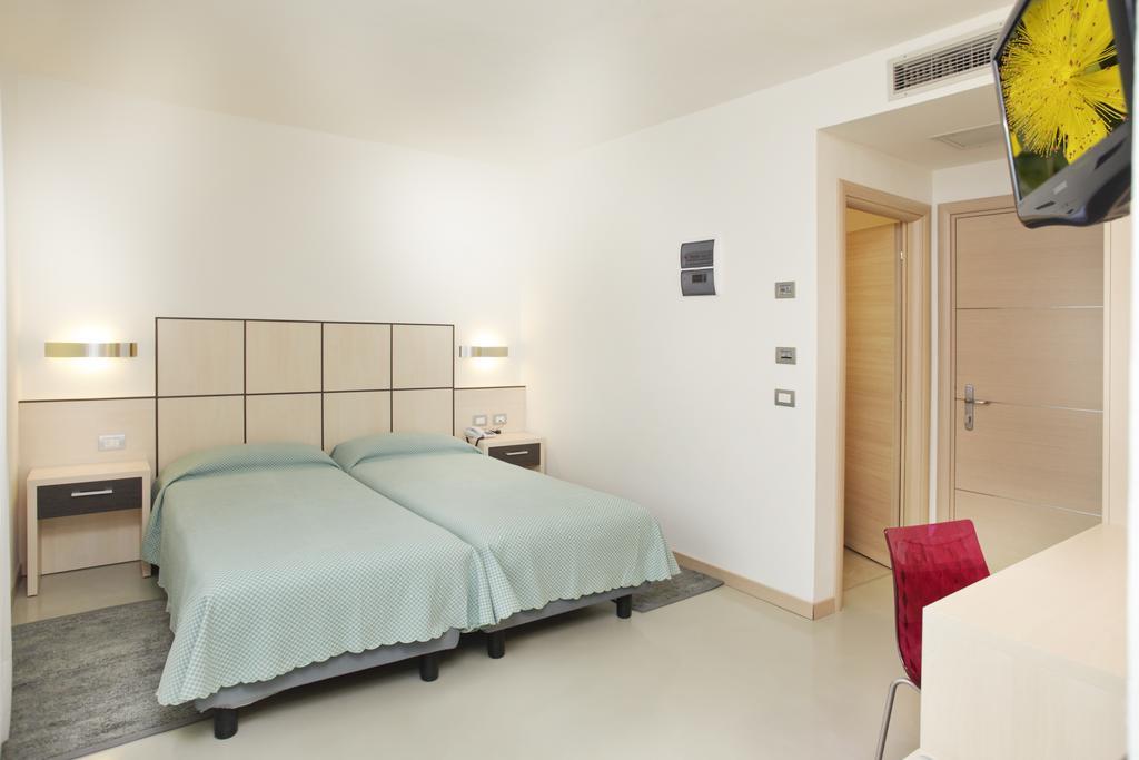 Hotel Miorelli Torbole Sul Garda Buitenkant foto