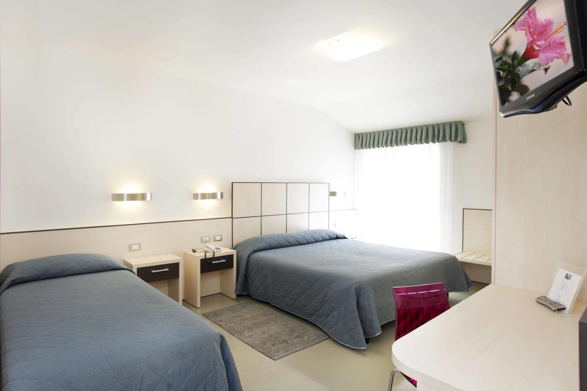 Hotel Miorelli Torbole Sul Garda Buitenkant foto