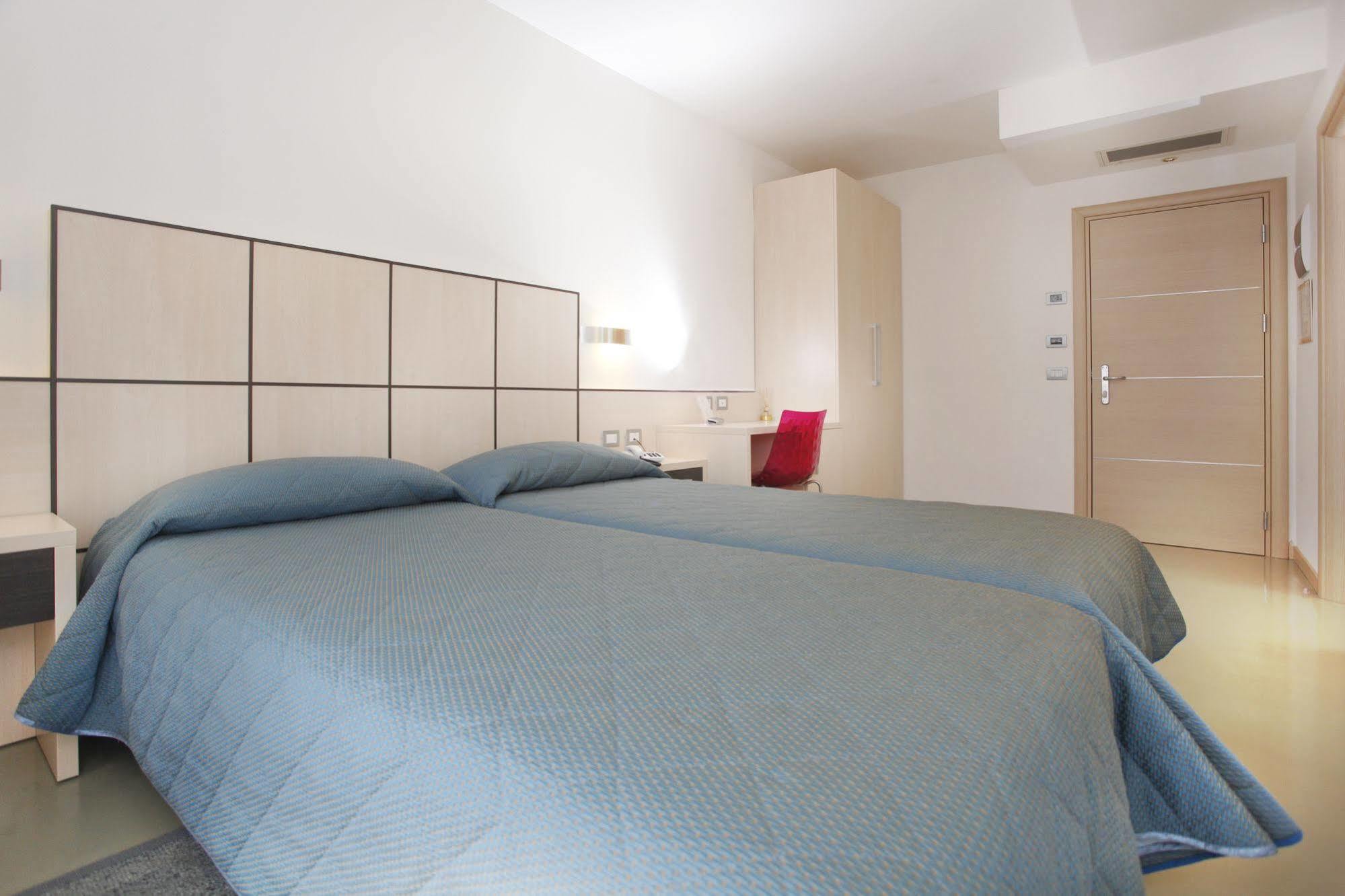Hotel Miorelli Torbole Sul Garda Buitenkant foto