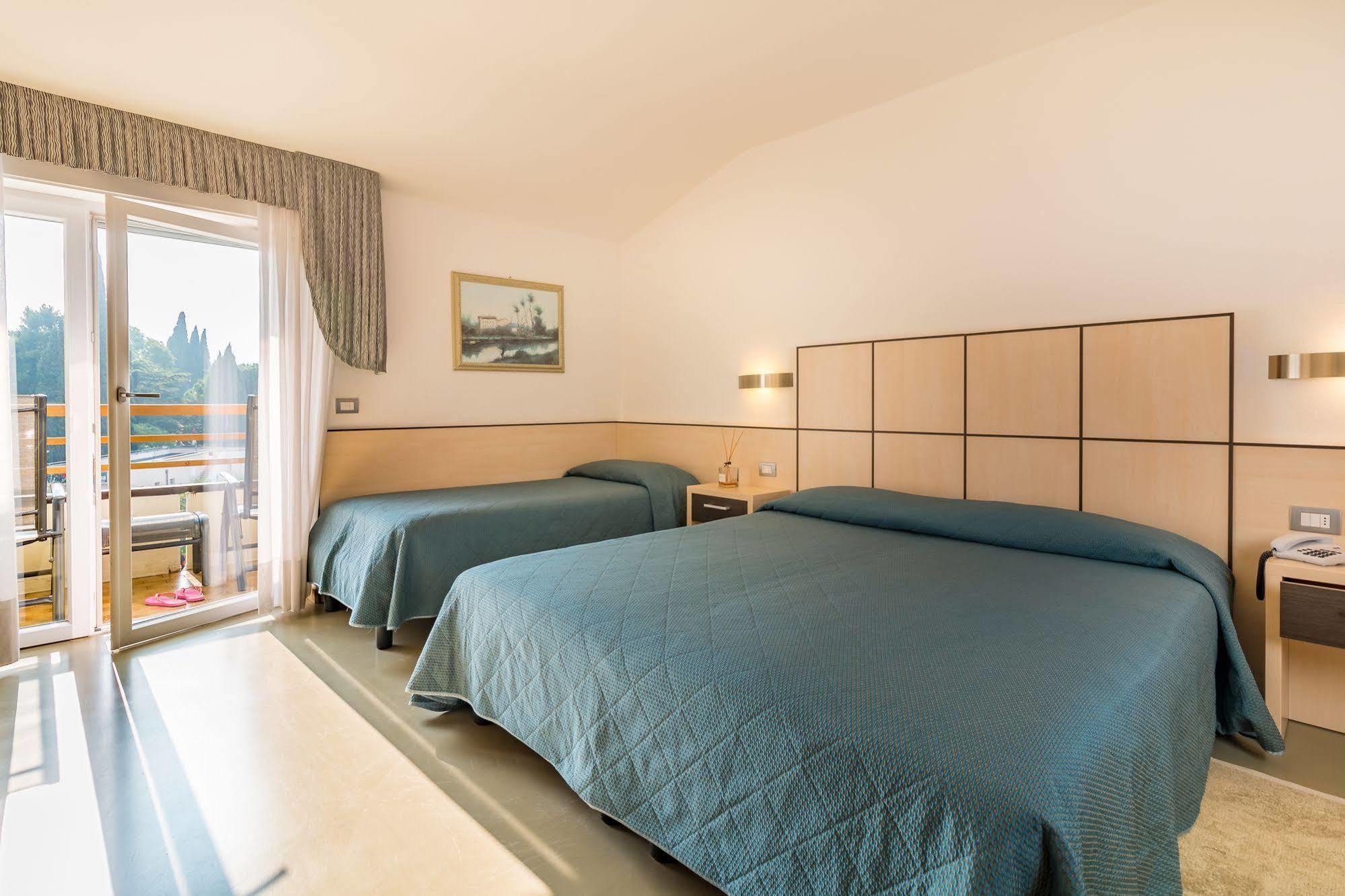 Hotel Miorelli Torbole Sul Garda Buitenkant foto